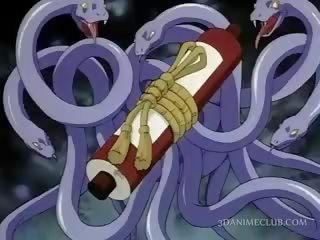 Izgatott hentai trágár csipesz guminő dörzsölés neki csöpögő pina