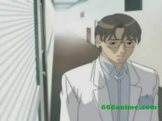 Lielisks krūtainas anime zinātnieks iet lustful un fucks pacients