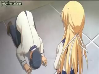 Blondinė anime diva daro masturbavimas pėdomis